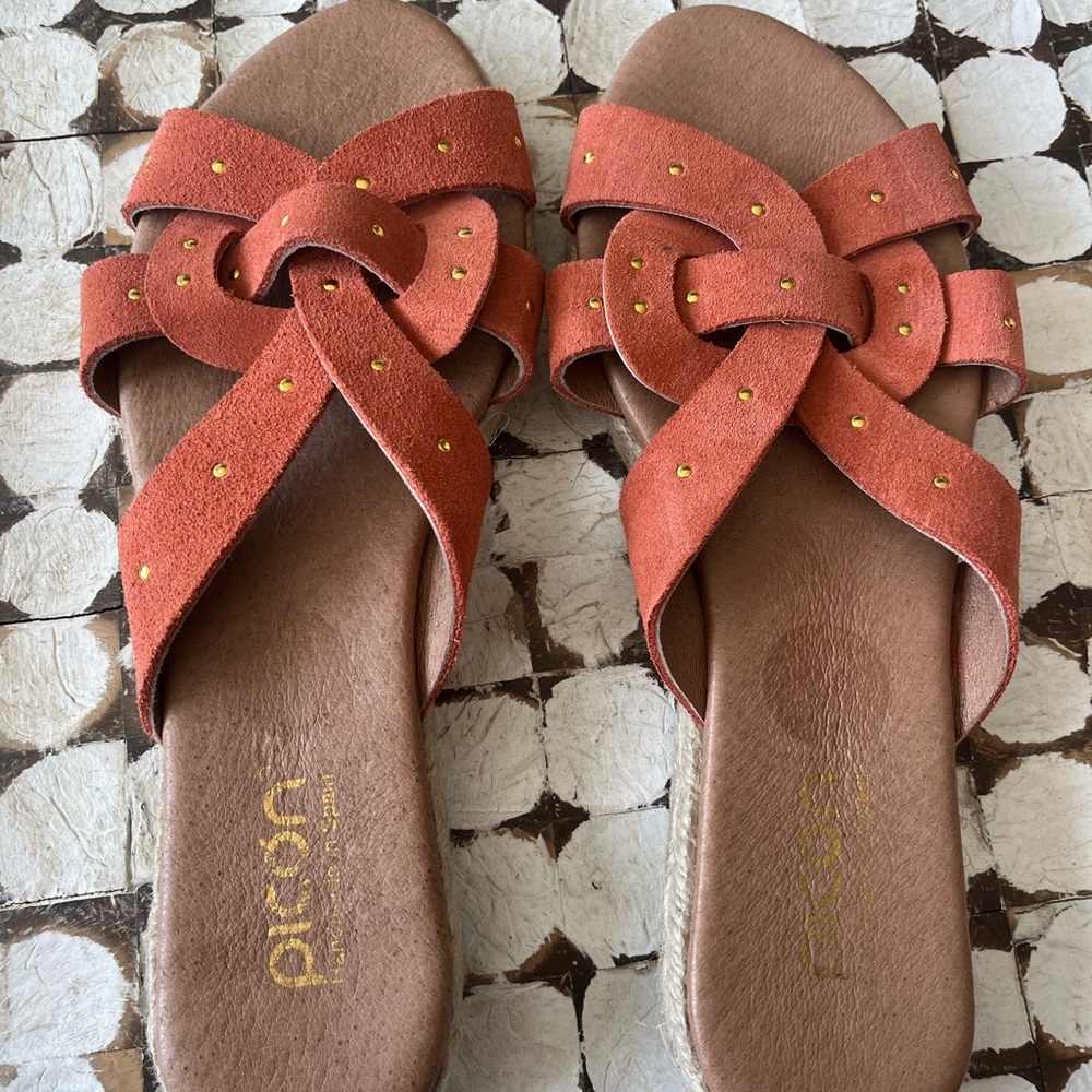 Picon Woman’s Leather Sandals Size 6.5